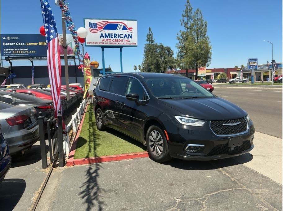 2023 Chrysler Pacifica Plug-In Hybrid Hybrid Touring L