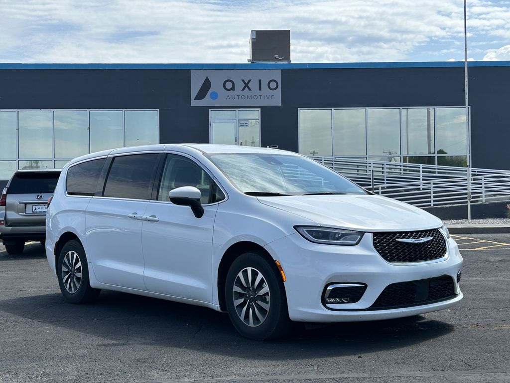 2023 Chrysler Pacifica Hybrid Touring L