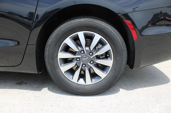 Vehicle Image 13 of 49 for 2022 Chrysler Pacifica