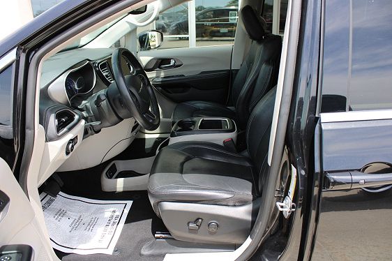 Vehicle Image 15 of 49 for 2022 Chrysler Pacifica