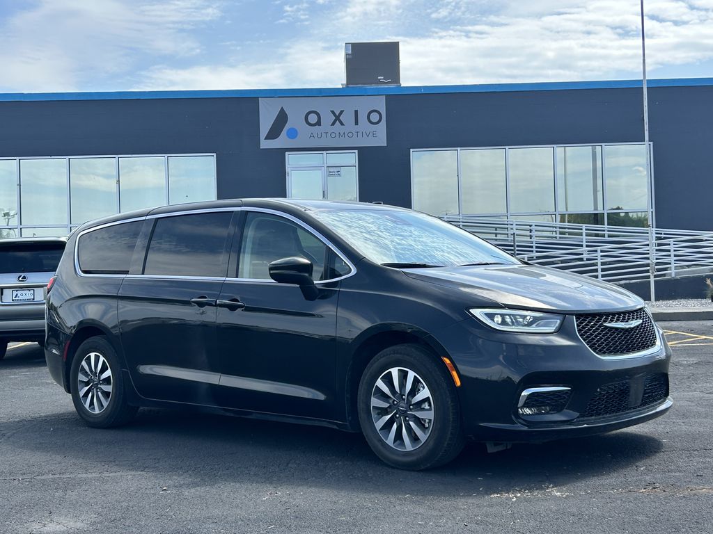 2023 Chrysler Pacifica Hybrid Touring L
