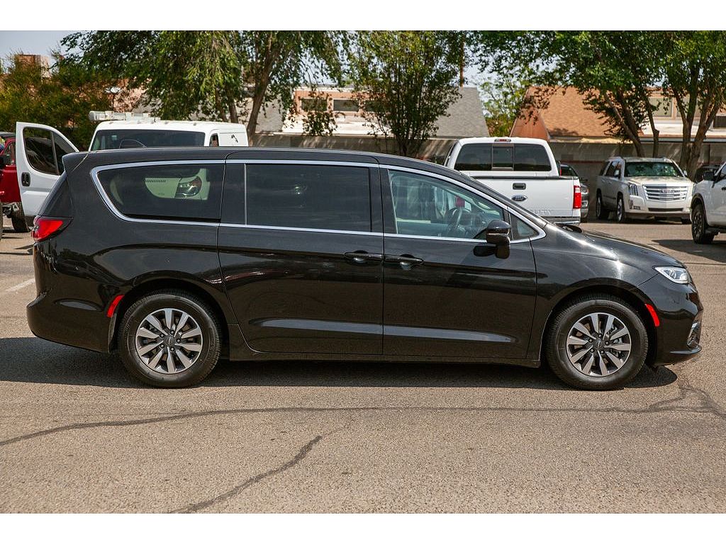 2023 Chrysler Pacifica Plug-In Hybrid Touring L