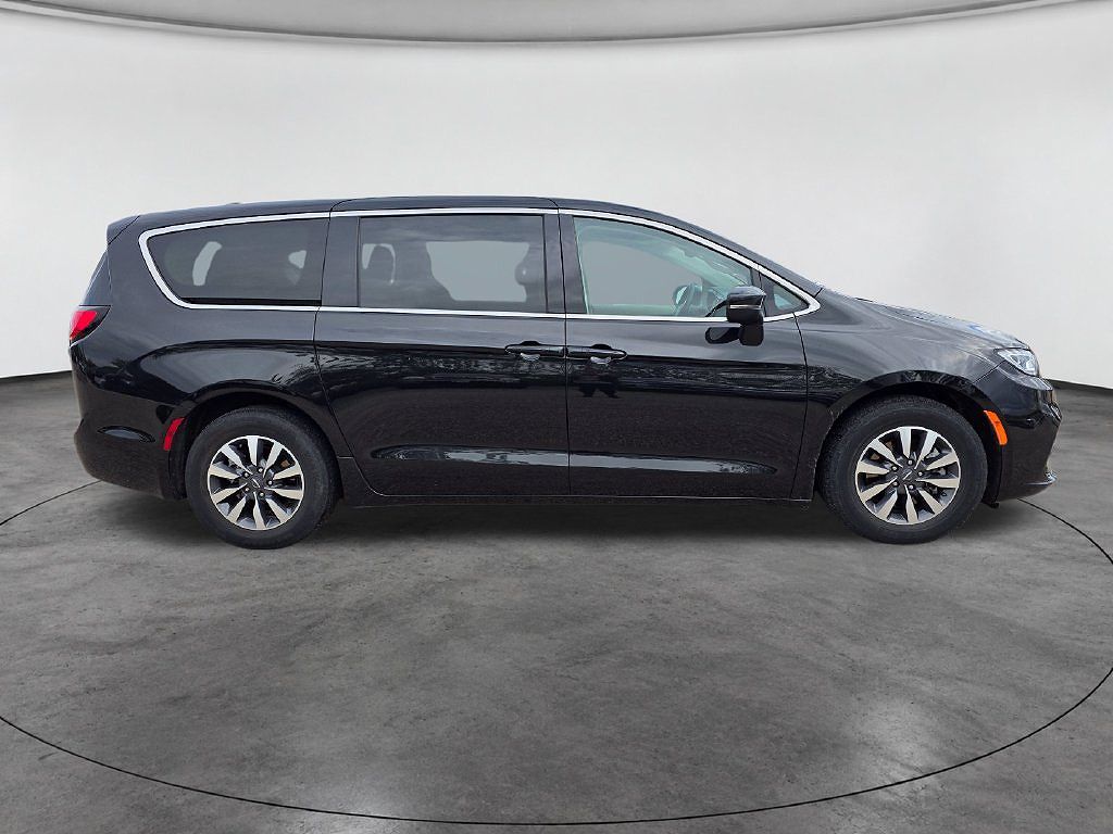 2023 Chrysler Pacifica Plug-In Hybrid Touring L