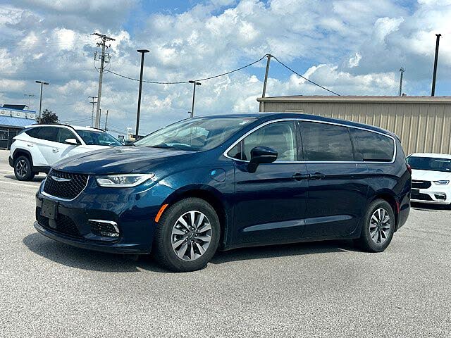 2023 Chrysler Pacifica Plug-In Hybrid Hybrid Touring L