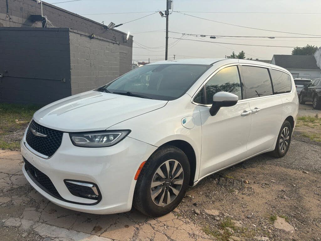 2023 Chrysler Pacifica Plug-In Hybrid Hybrid Touring L