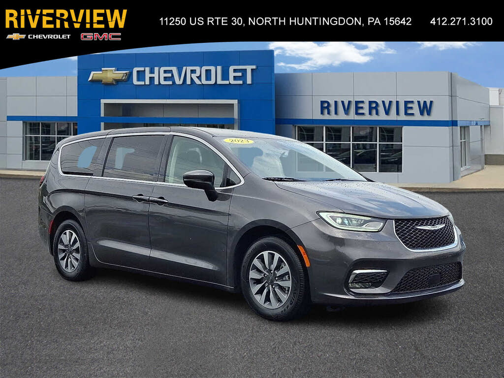 2023 Chrysler Pacifica Plug-In Hybrid Hybrid Touring L