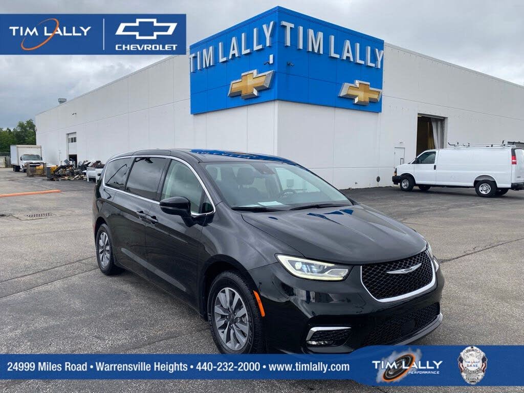 2023 Chrysler Pacifica Plug-In Hybrid Hybrid Touring L