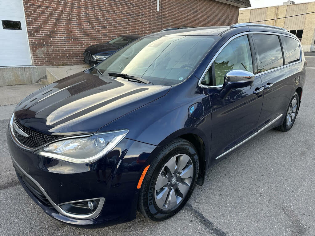 2017 Chrysler Pacifica Hybrid Platinum