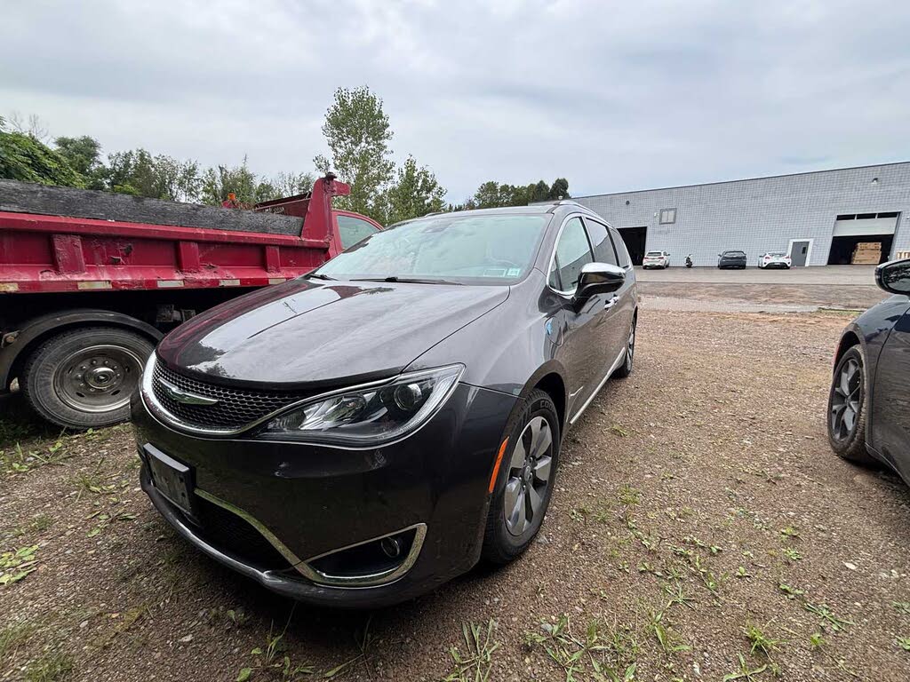 2020 Chrysler Pacifica Hybrid Hybrid Red S