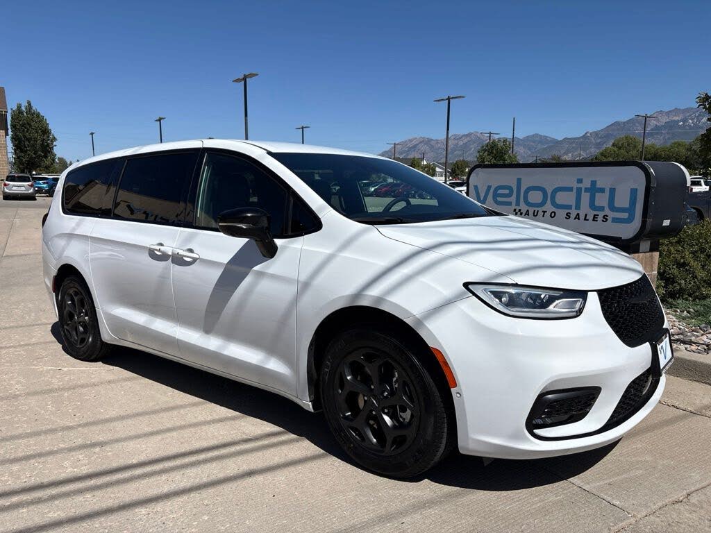 2024 Chrysler Pacifica Plug-In Hybrid Road Tripper PHEV