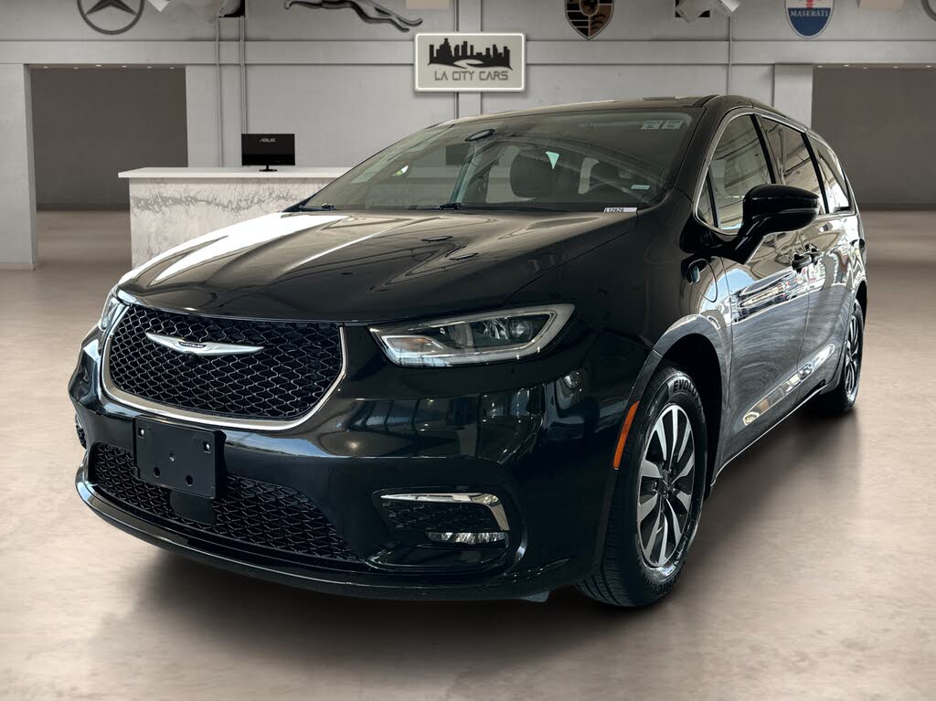 2024 Chrysler Pacifica Plug-In Hybrid Road Tripper PHEV