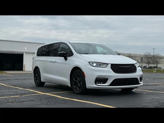 2024 Chrysler Pacifica Plug-In Hybrid Road Tripper PHEV