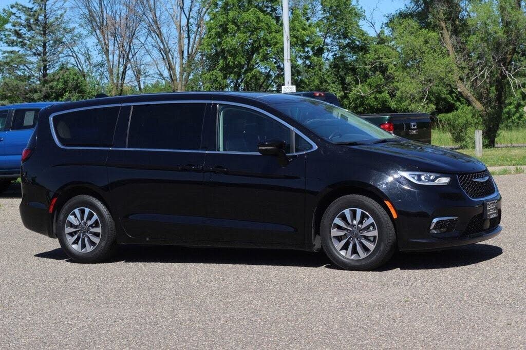 2024 Chrysler Pacifica Plug-In Hybrid Road Tripper PHEV