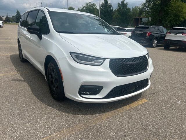2024 Chrysler Pacifica Plug-In Hybrid Road Tripper PHEV