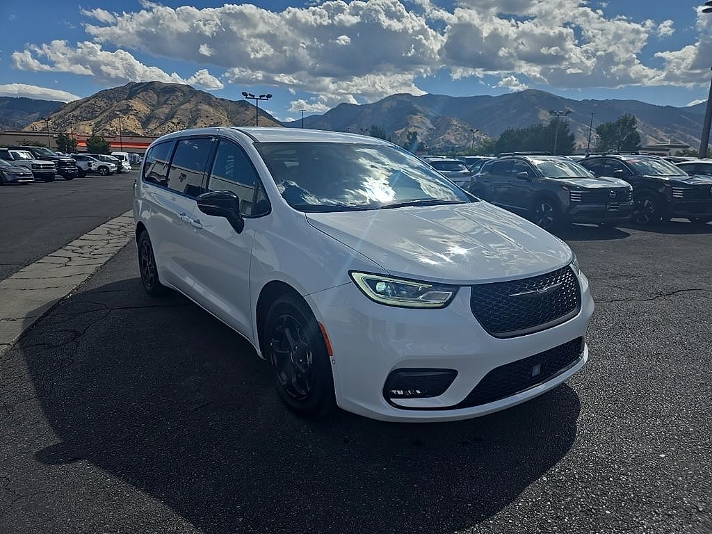 2024 Chrysler Pacifica Plug-In Hybrid Select