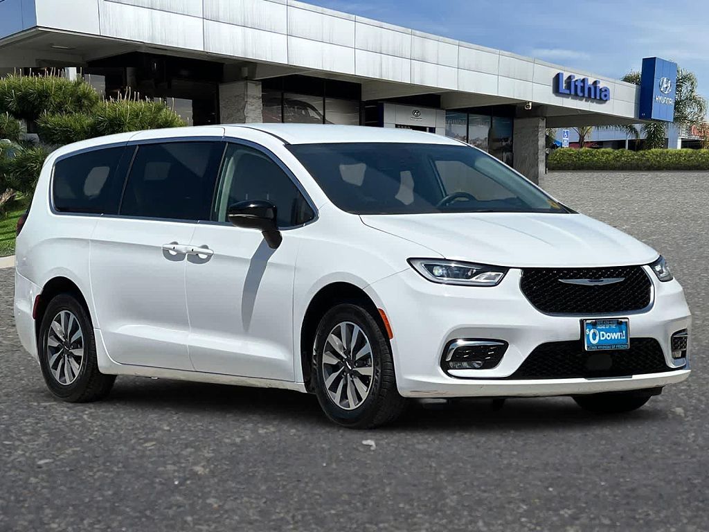 2024 Chrysler Pacifica Plug-In Hybrid Select
