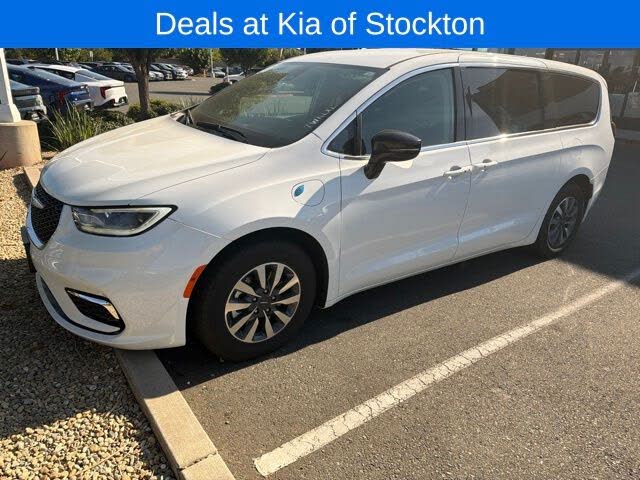 2024 Chrysler Pacifica Plug-In Hybrid Road Tripper PHEV