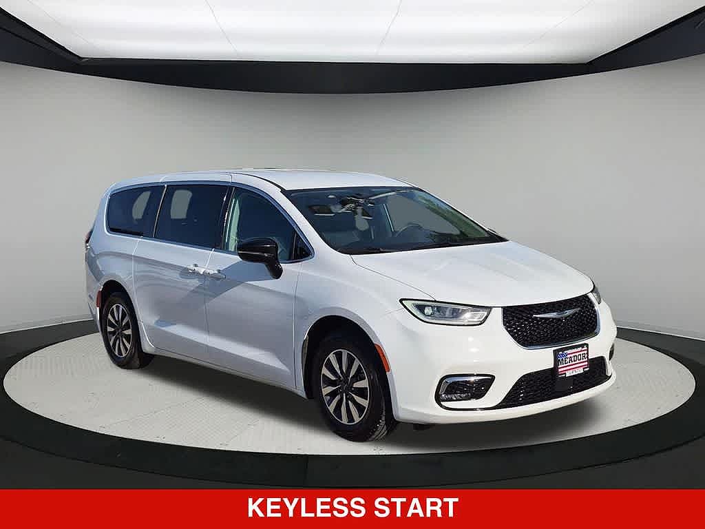 2024 Chrysler Pacifica Plug-In Hybrid Select