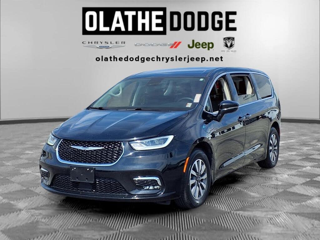 2024 Chrysler Pacifica Plug-In Hybrid Road Tripper PHEV