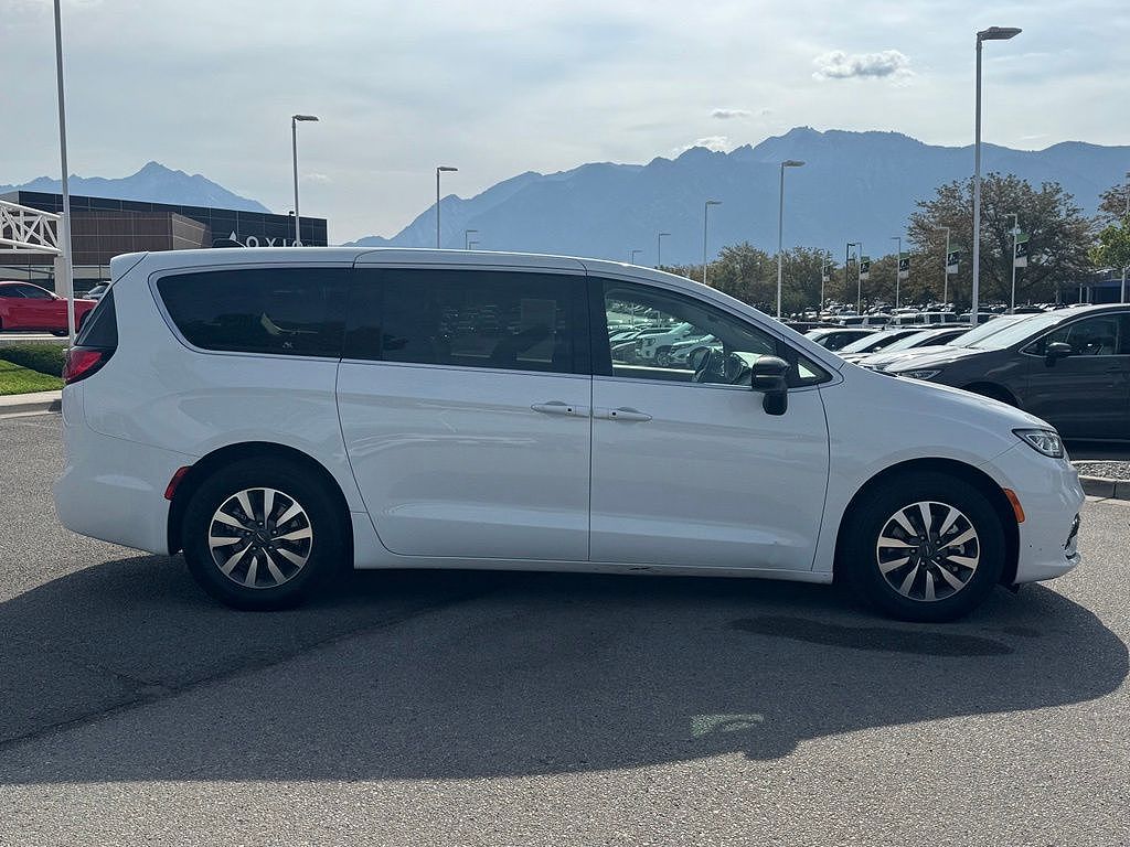 2024 Chrysler Pacifica Hybrid Select