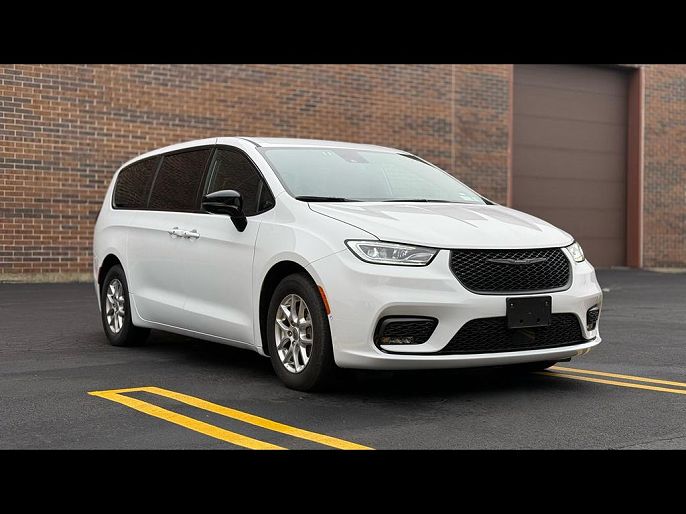 2024 Chrysler Pacifica Plug-In Hybrid Road Tripper PHEV