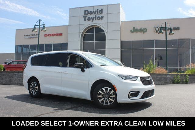 2024 Chrysler Pacifica Plug-In Hybrid Road Tripper PHEV