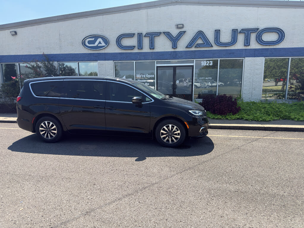 2024 Chrysler Pacifica Plug-In Hybrid Road Tripper PHEV