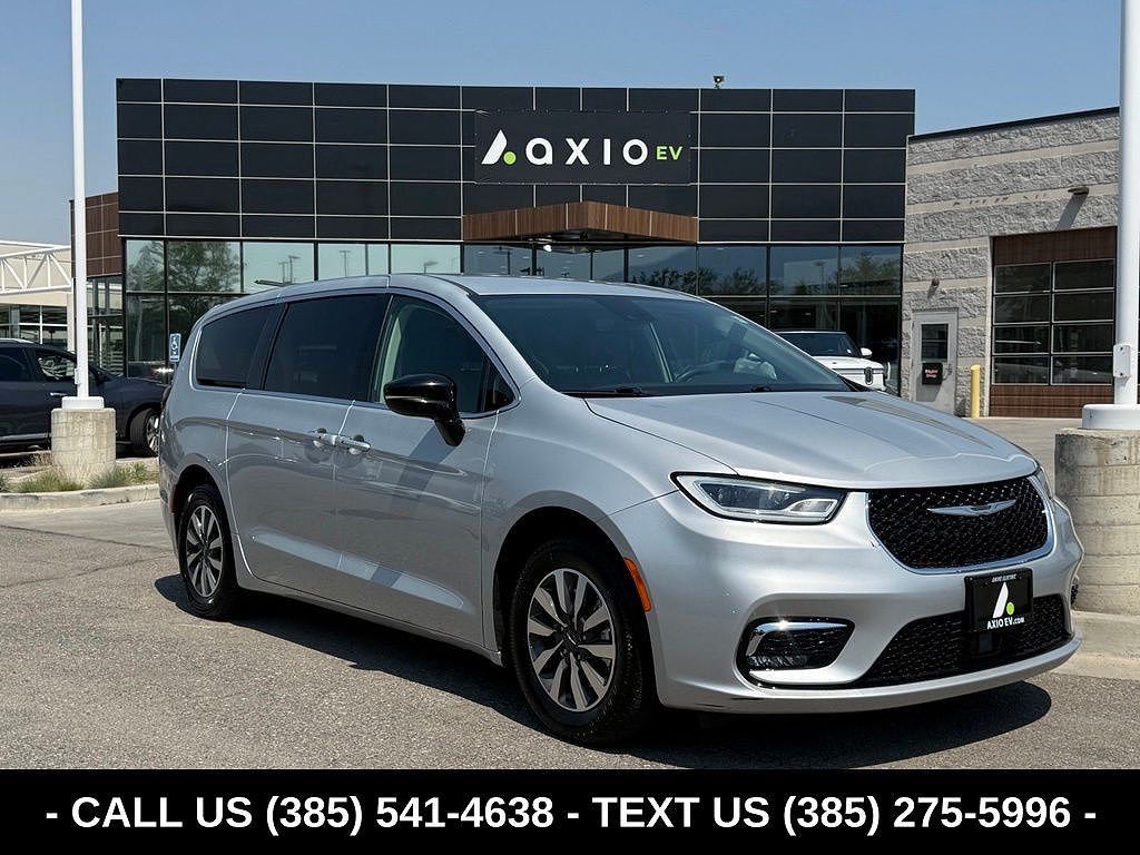 2024 Chrysler Pacifica Hybrid Select