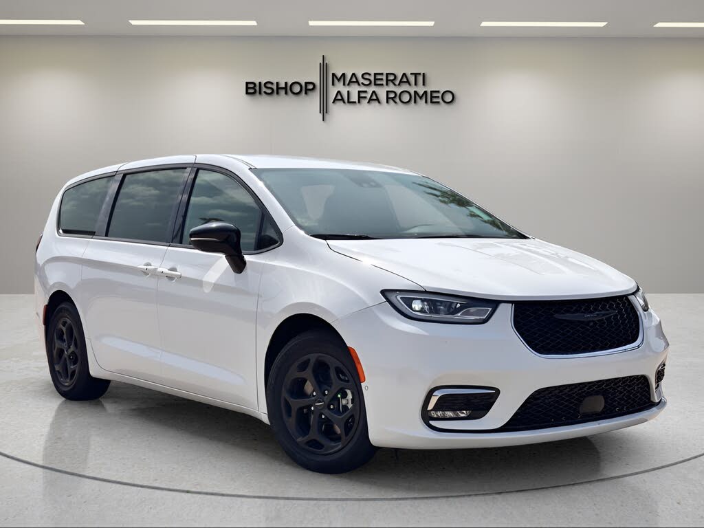 2024 Chrysler Pacifica Plug-In Hybrid Road Tripper PHEV