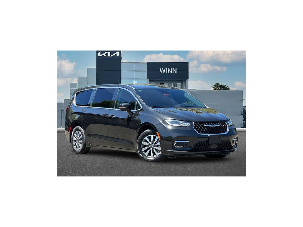 2024 Chrysler Pacifica Road Tripper PHEV