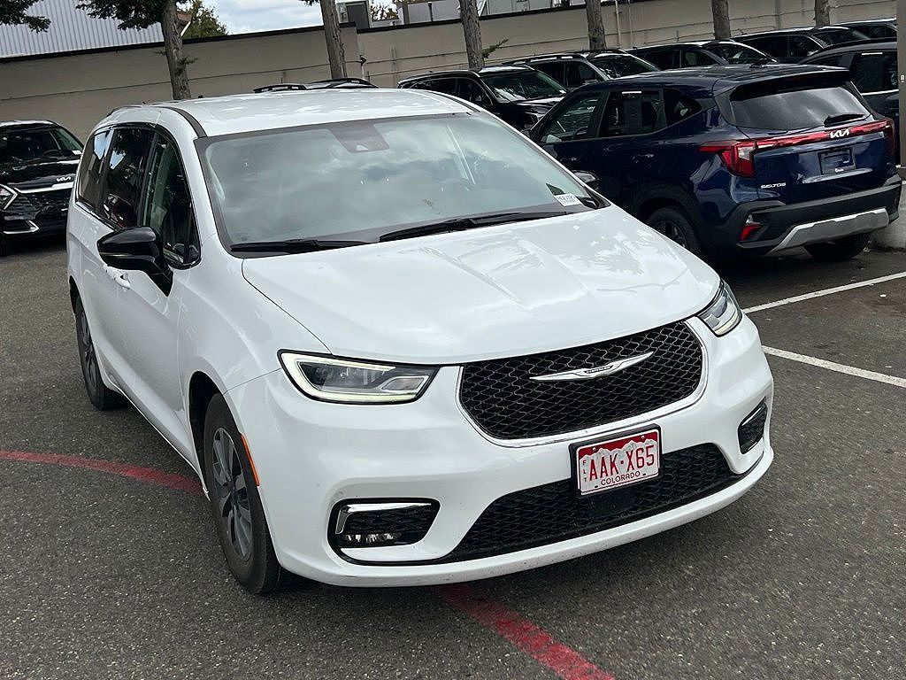 2024 Chrysler Pacifica Plug-In Hybrid Select