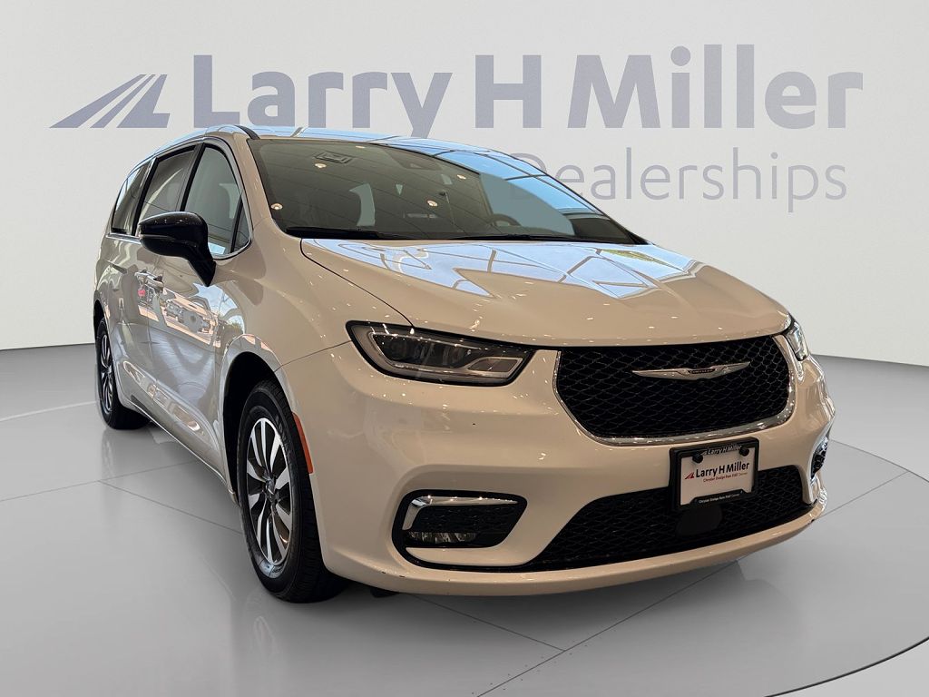 2024 Chrysler Pacifica Plug-In Hybrid Select