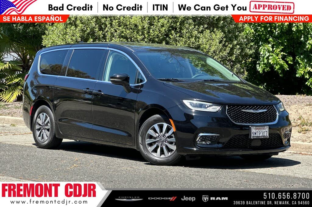 2024 Chrysler Pacifica Road Tripper PHEV listing photo