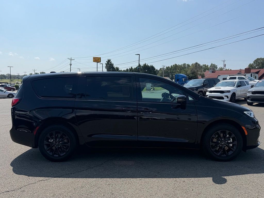 2024 Chrysler Pacifica Hybrid S Appearance Pkg