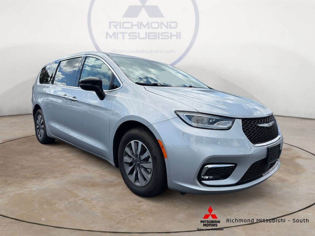2024 Chrysler Pacifica Plug-In Hybrid Road Tripper PHEV