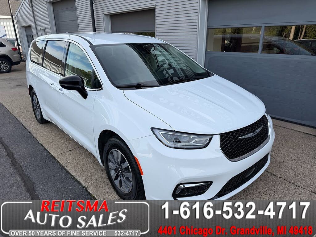2024 Chrysler Pacifica Plug-In Hybrid Road Tripper PHEV