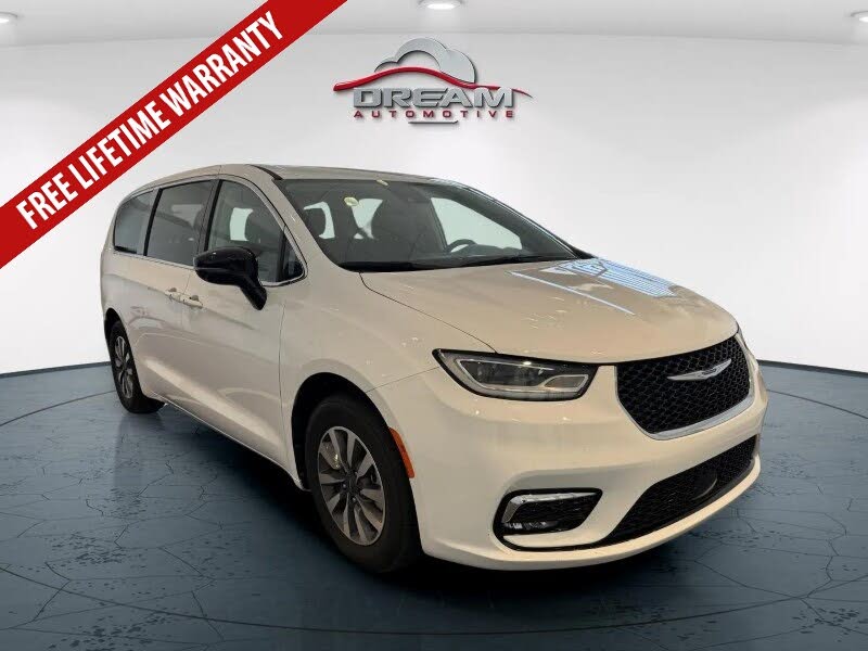 2024 Chrysler Pacifica Plug-In Hybrid Road Tripper PHEV