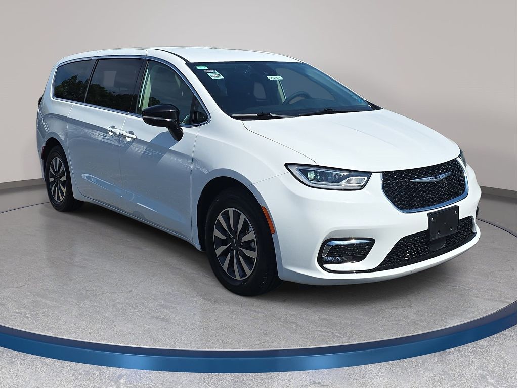 2024 Chrysler Pacifica Plug-In Hybrid Select