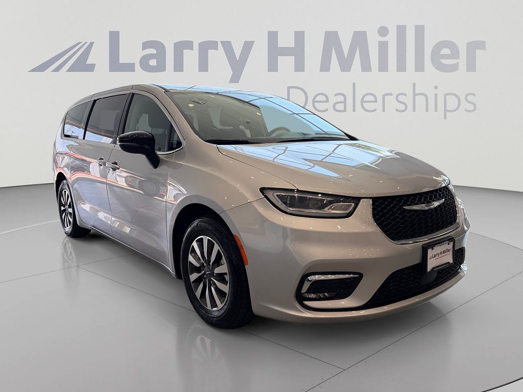 2024 Chrysler Pacifica Plug-In Hybrid Select