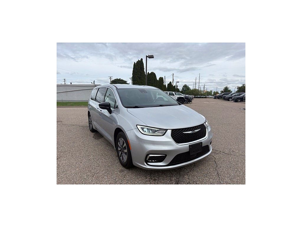 2024 Chrysler Pacifica Plug-In Hybrid Select