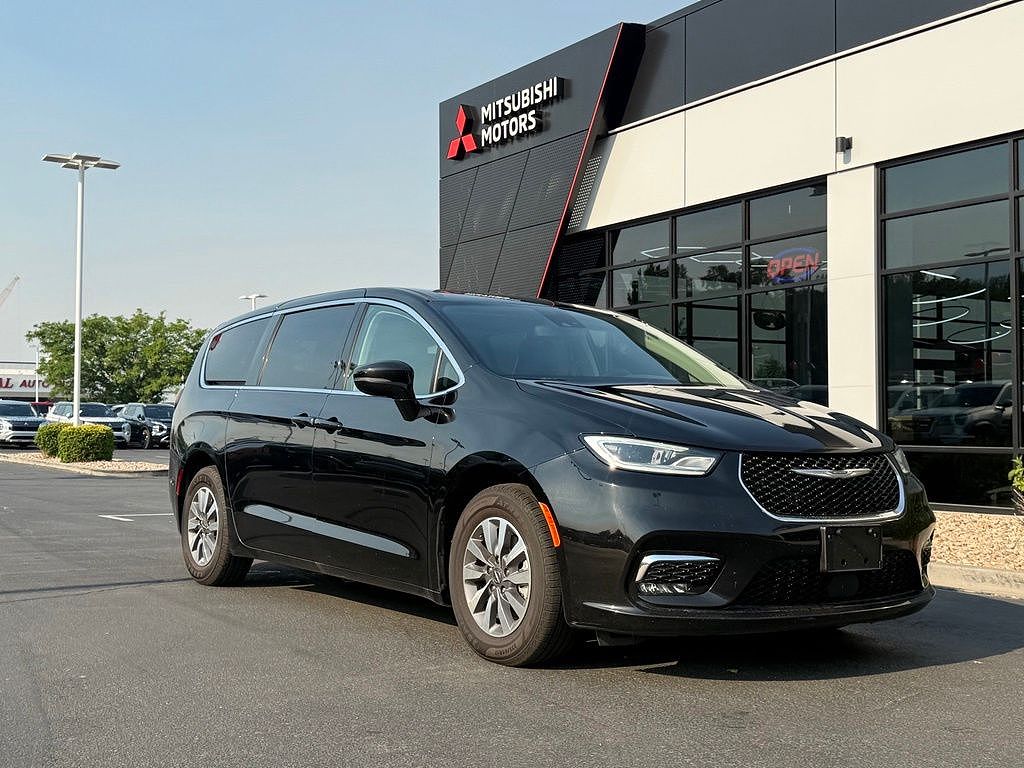 2024 Chrysler Pacifica Plug-In Hybrid Select