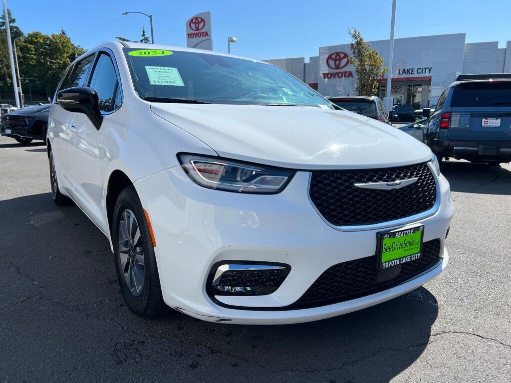 2024 Chrysler Pacifica Plug-In Hybrid Road Tripper PHEV