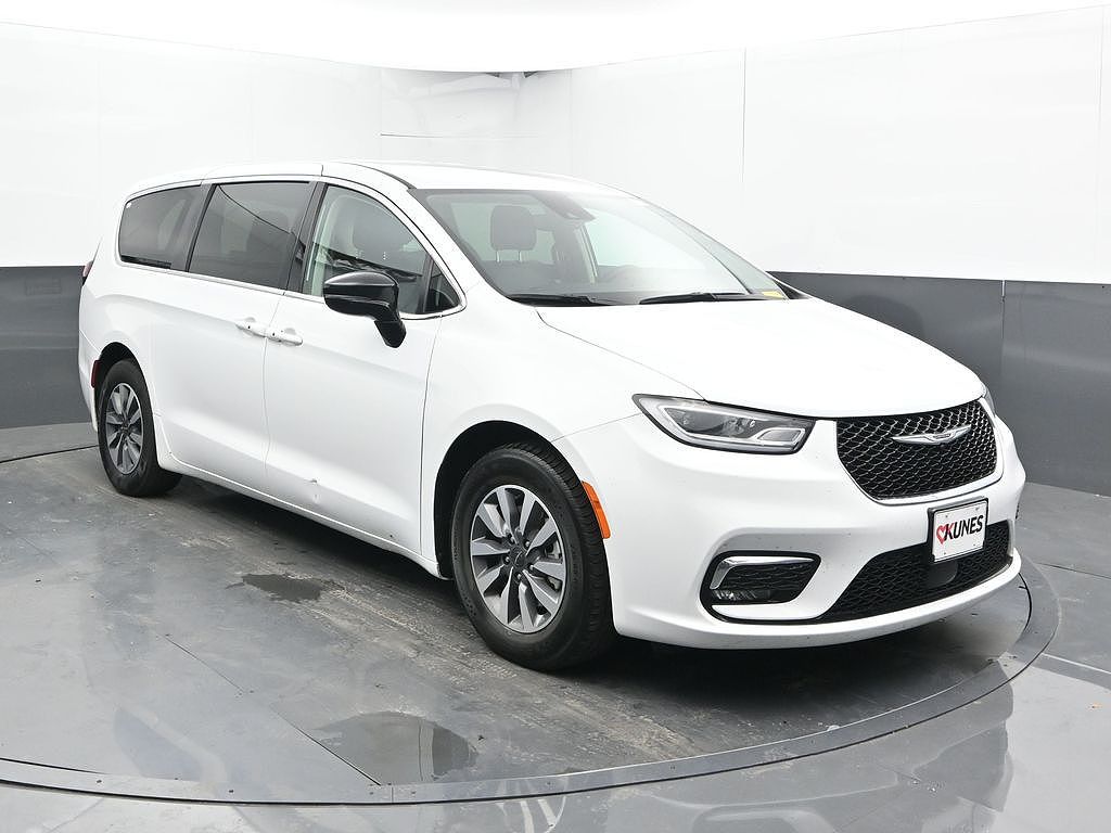 2024 Chrysler Pacifica Plug-In Hybrid Select