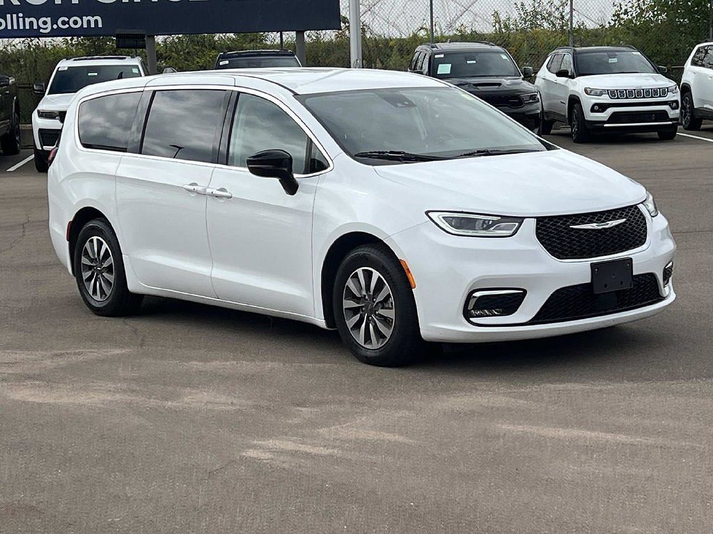 2024 Chrysler Pacifica Hybrid Select