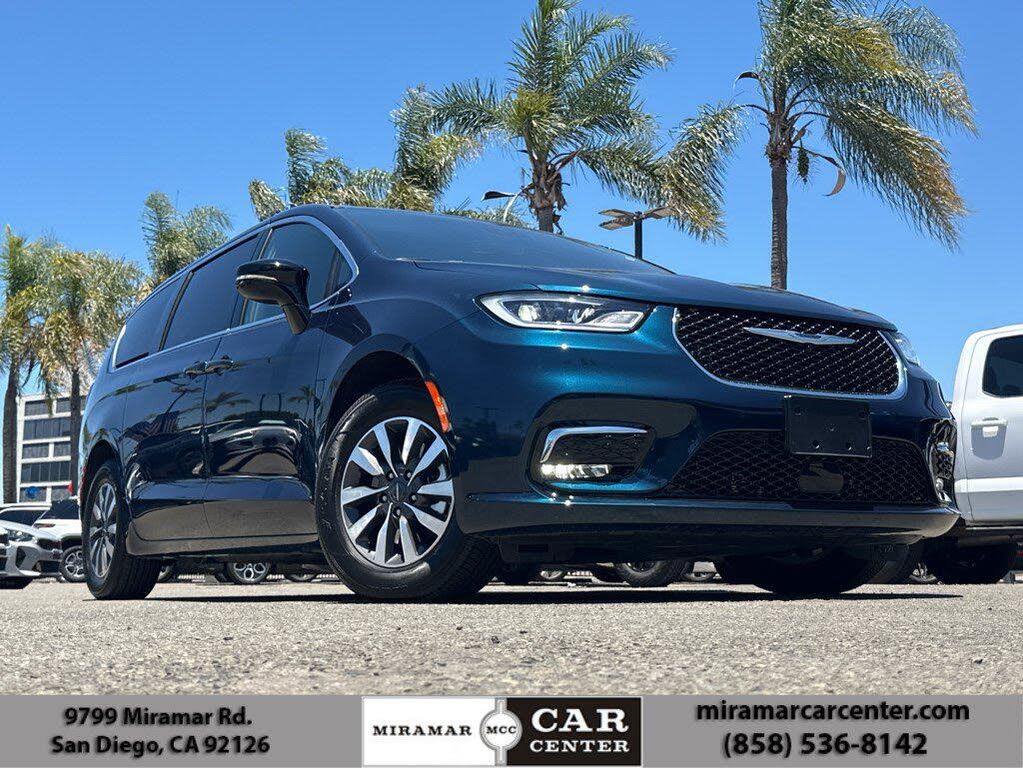 2025 Chrysler Pacifica Plug-In Hybrid Premium S Appearance PHEV