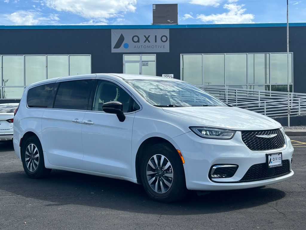 2024 Chrysler Pacifica Hybrid Select