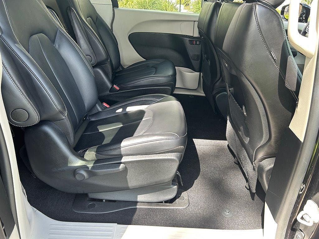 2024 Chrysler Pacifica Plug-In Hybrid Select PHEV