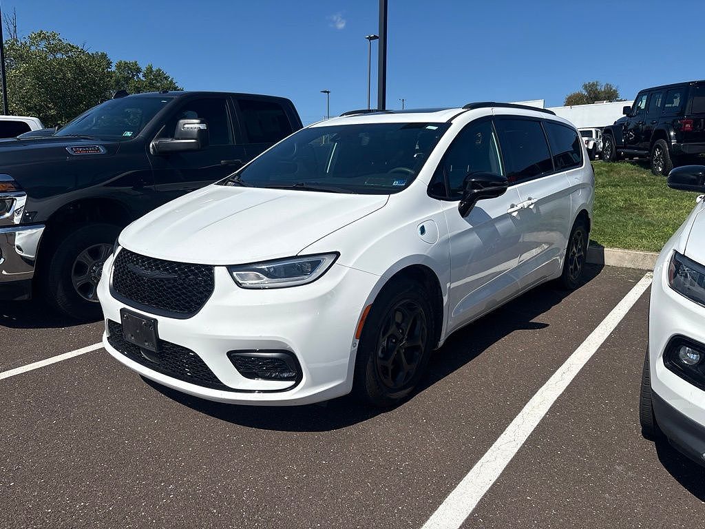 2024 Chrysler Pacifica Hybrid Select Premium S Appearance