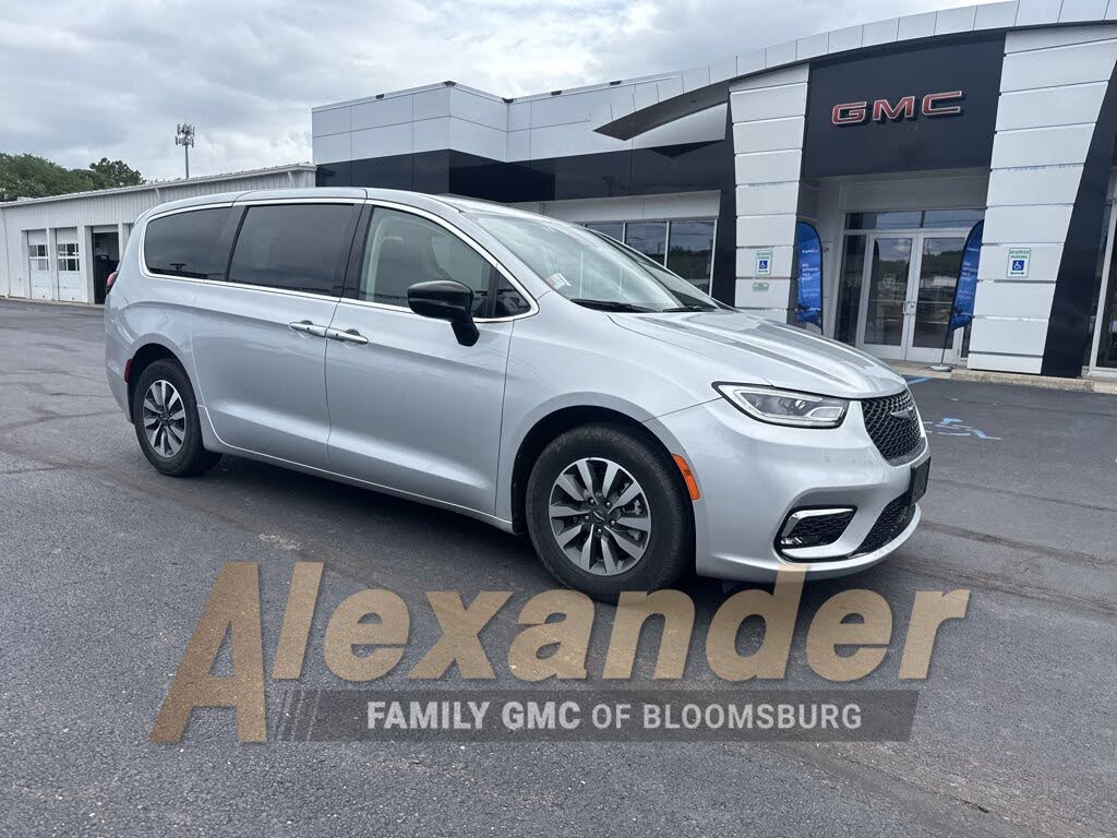 2024 Chrysler Pacifica Plug-In Hybrid Road Tripper PHEV