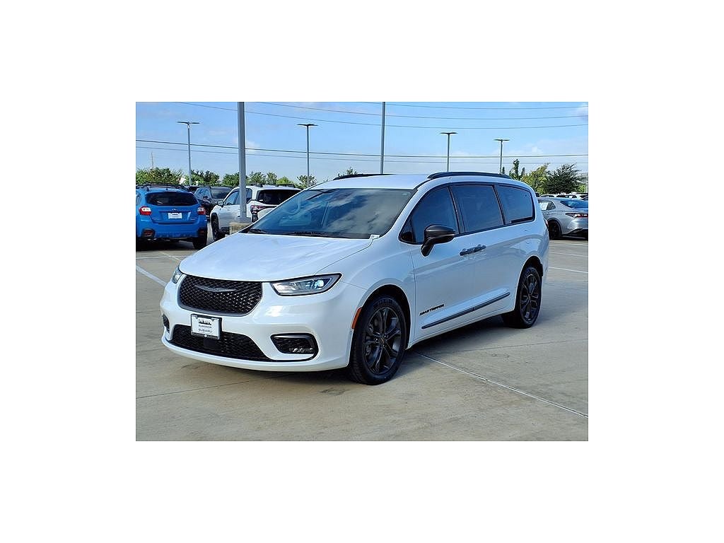 2023 Chrysler Pacifica Touring L